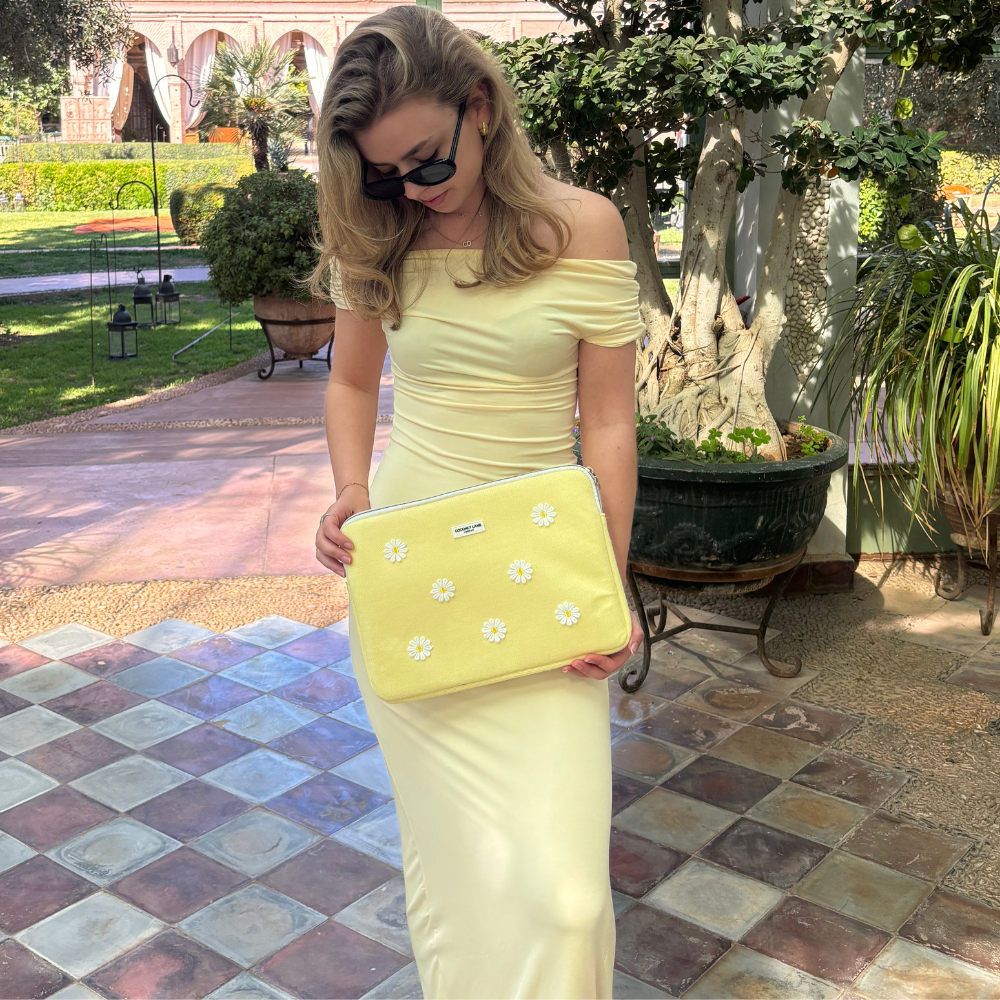 Buttercup Bloom Dizüstü Bilgisayar Kılıfı 