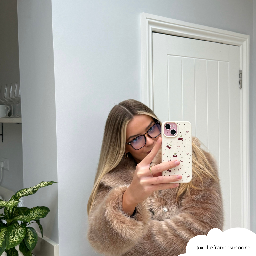 Şirin Kurdeleler ve Kirazlar Desenli Telefon Kılıfı - Yumuşak Beyaz