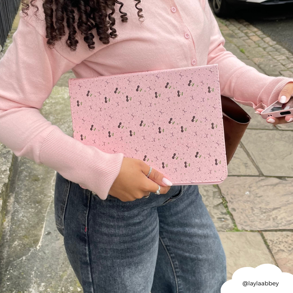 Küçük Kurdeleler ve Kirazlar Pembe iPad Kılıfı