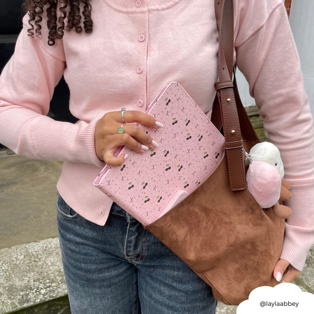 Küçük Kurdeleler ve Kirazlar Pembe iPad Kılıfı