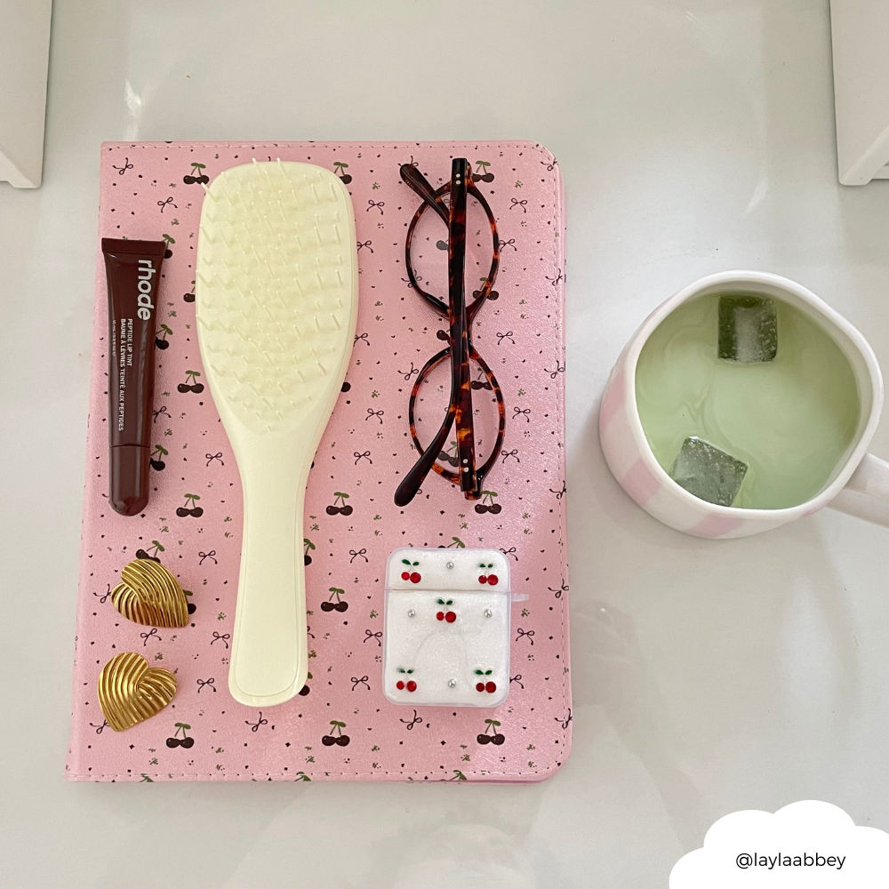 Küçük Kurdeleler ve Kirazlar Pembe iPad Kılıfı