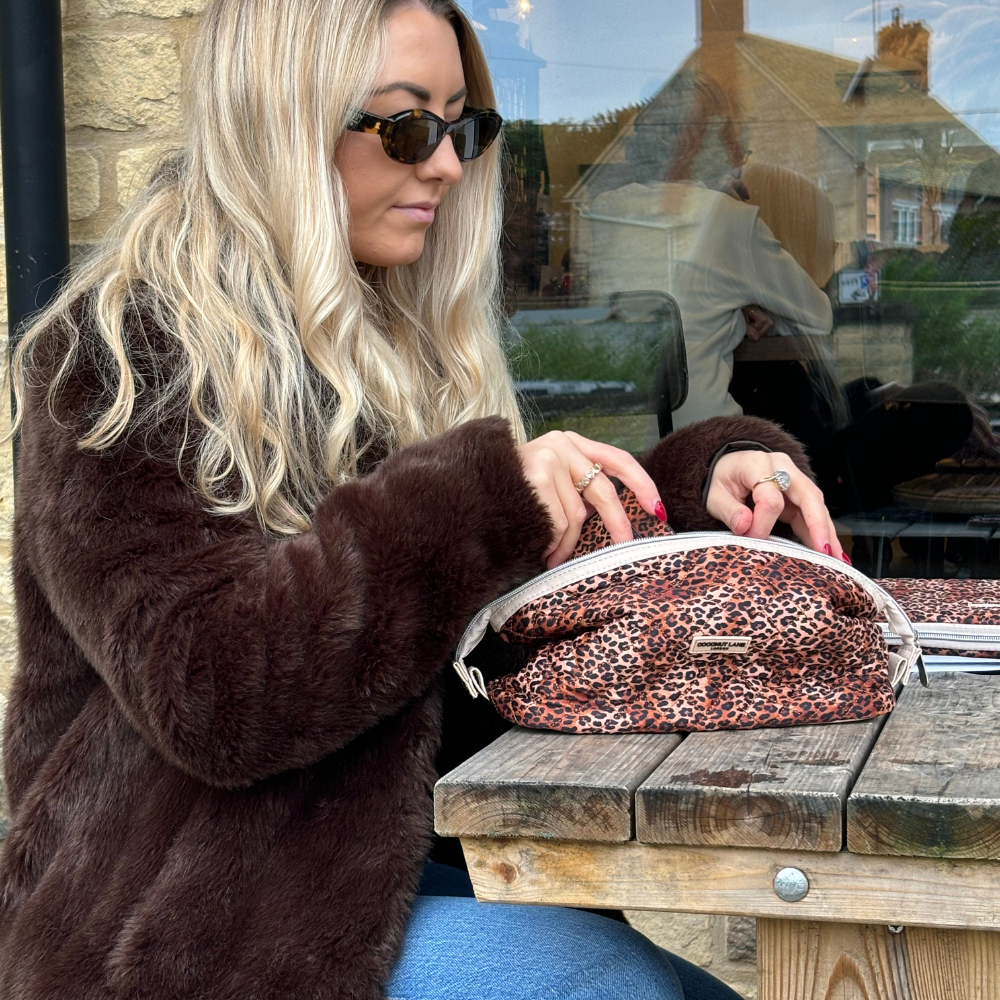 Genişletilebilir Makyaj Çantası - Kapitone Leopar Desenli