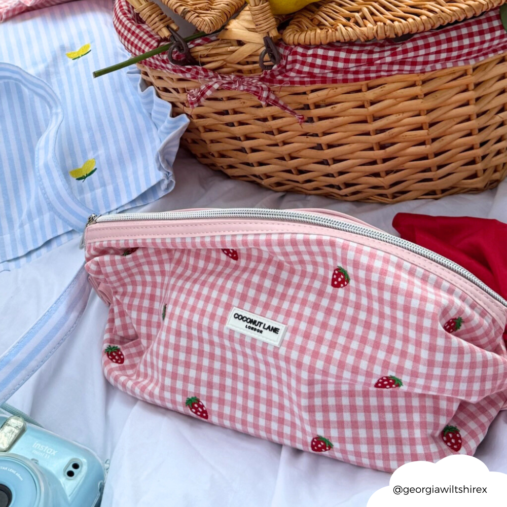 Genişletilebilir Makyaj Çantası - Çilekli Piknik 