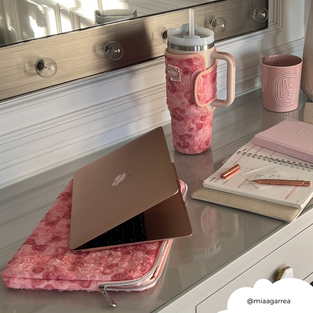 Şakayık Çiçeği Desenli Dizüstü Bilgisayar Kılıfı 