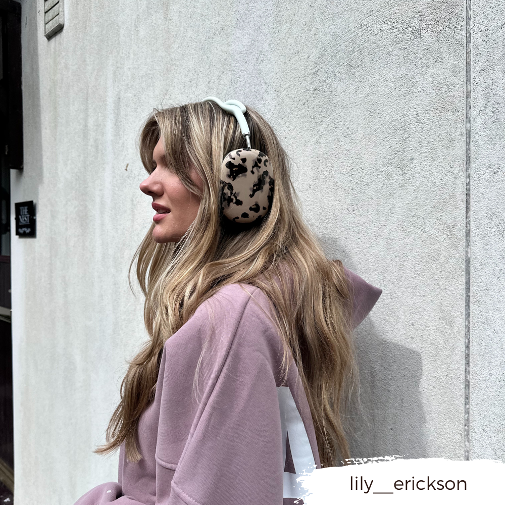 AirPods Max Kılıfı - Fildişi Kaplumbağa Desenli