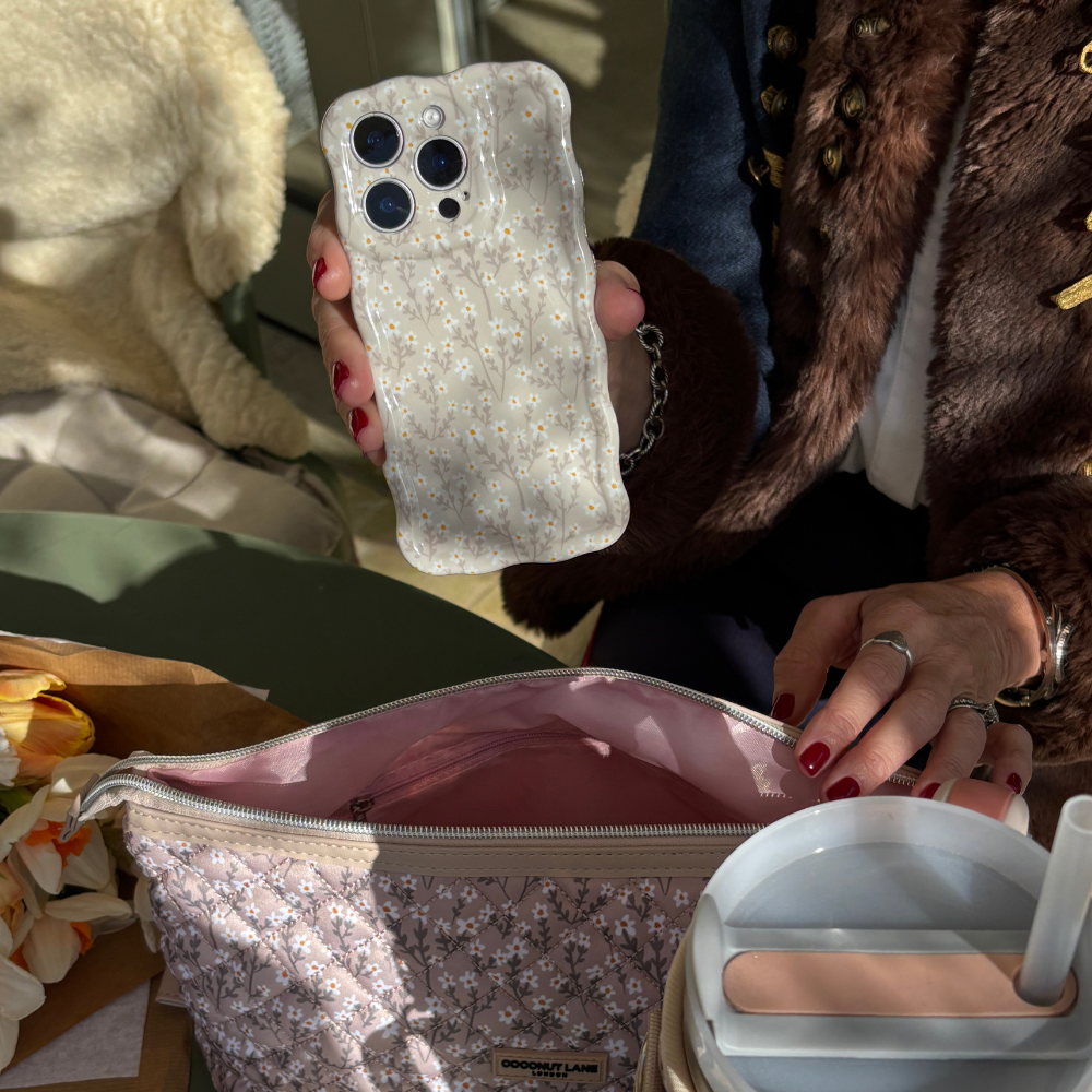 Dalgalı Telefon Kılıfı - Nude Çiçekler