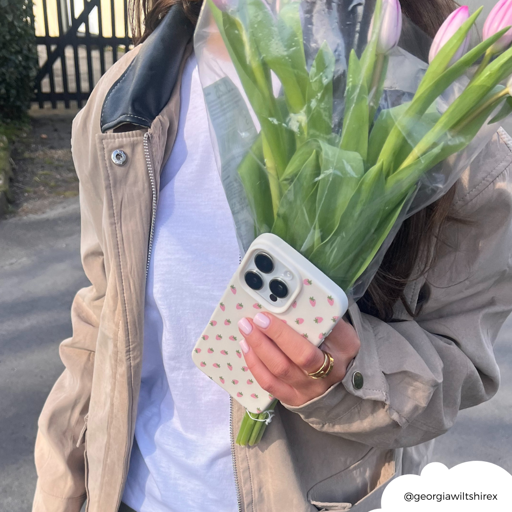 Minik Çilek Desenli Telefon Kılıfı - Yumuşak Beyaz