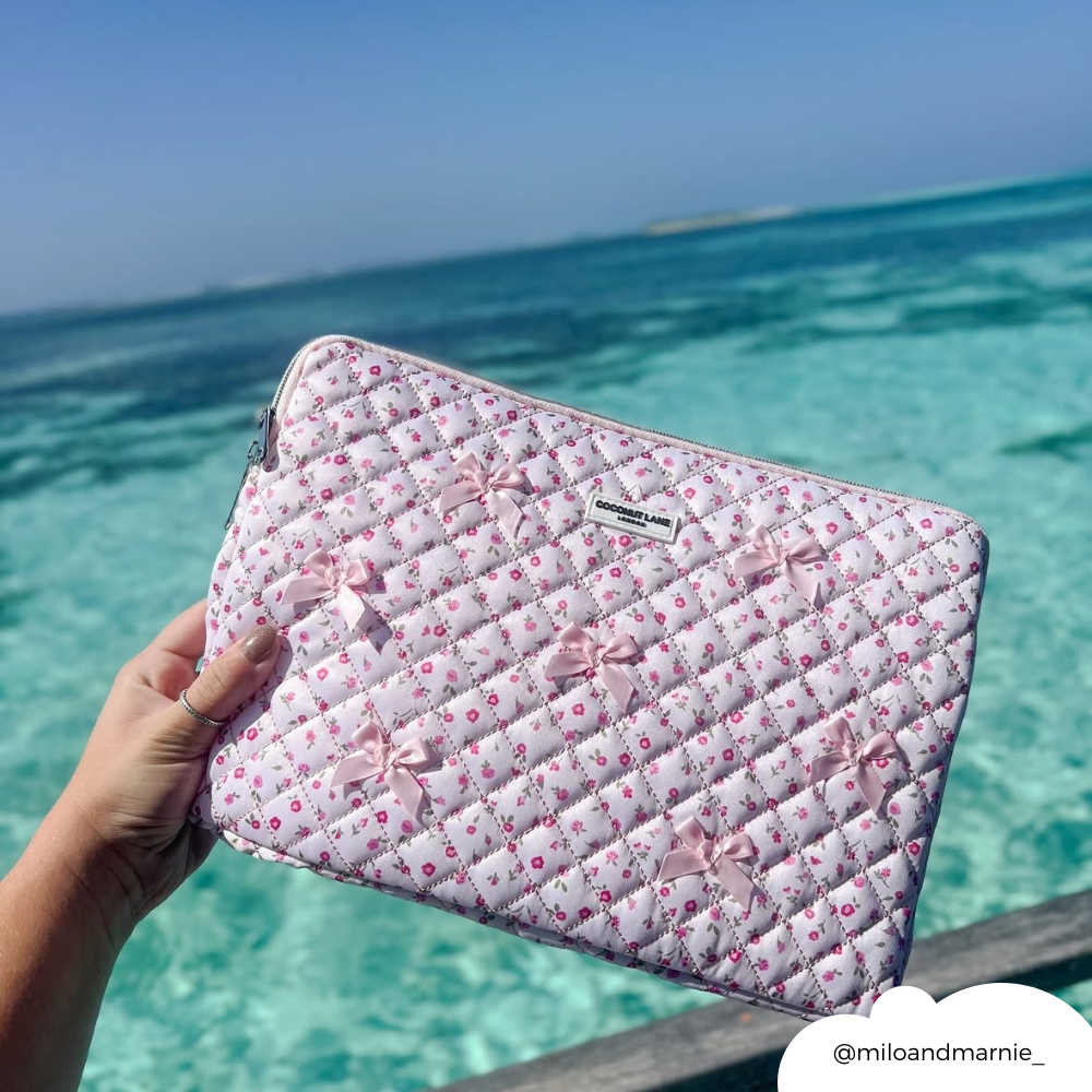 Pembe suluboya çiçek desenli kapitone dizüstü bilgisayar kılıfı