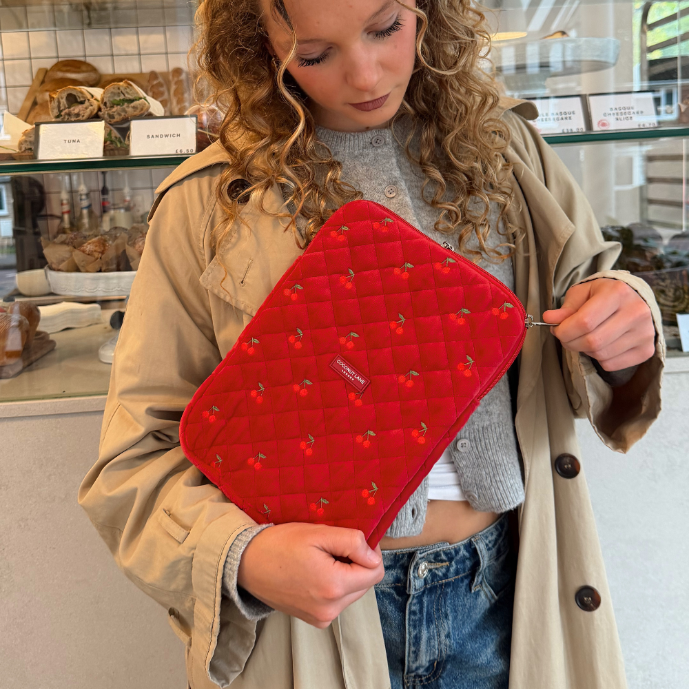 Kapitone Kiraz Kadife iPad Kılıfı