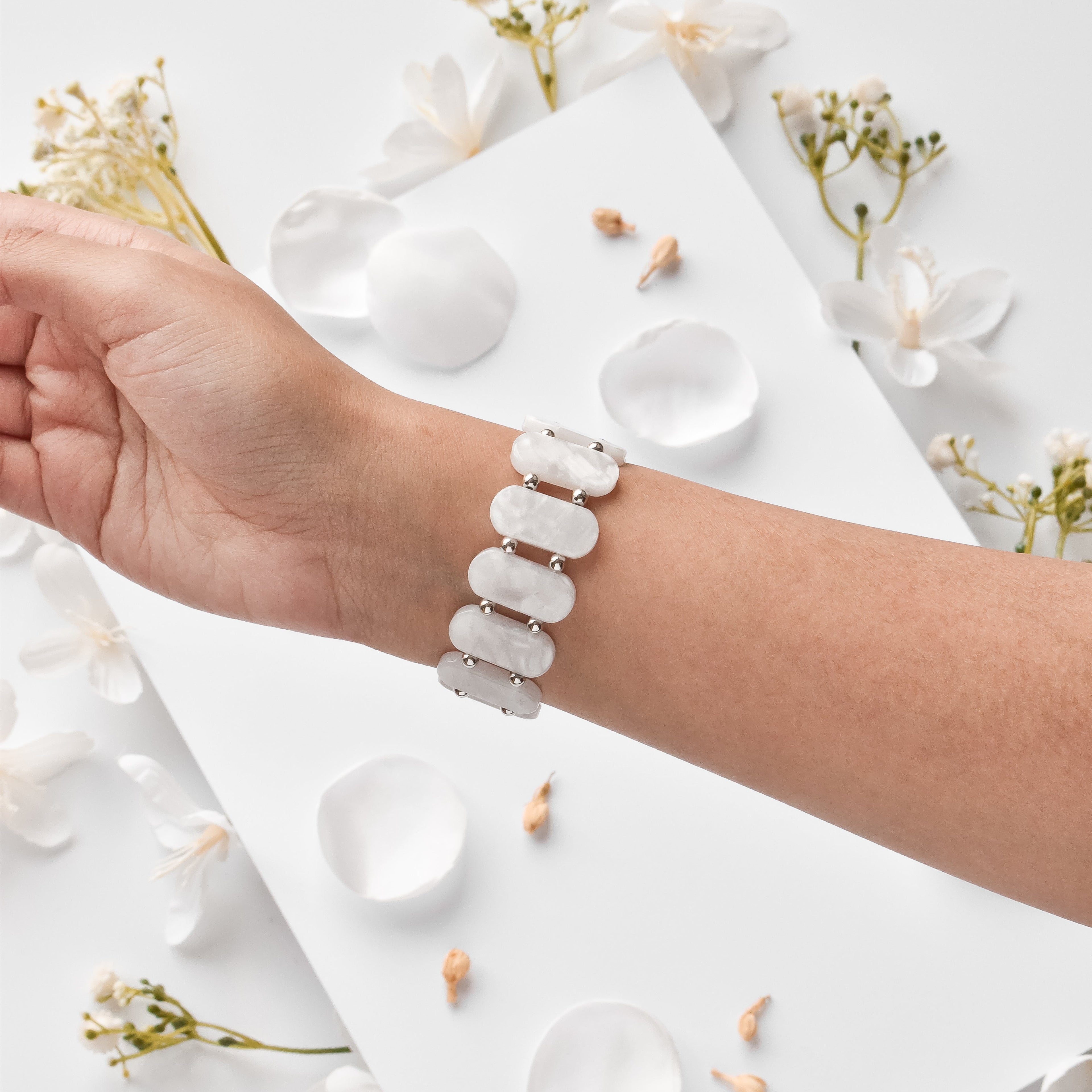 Beyaz İnci Boncuklu Apple Watch Kayışı