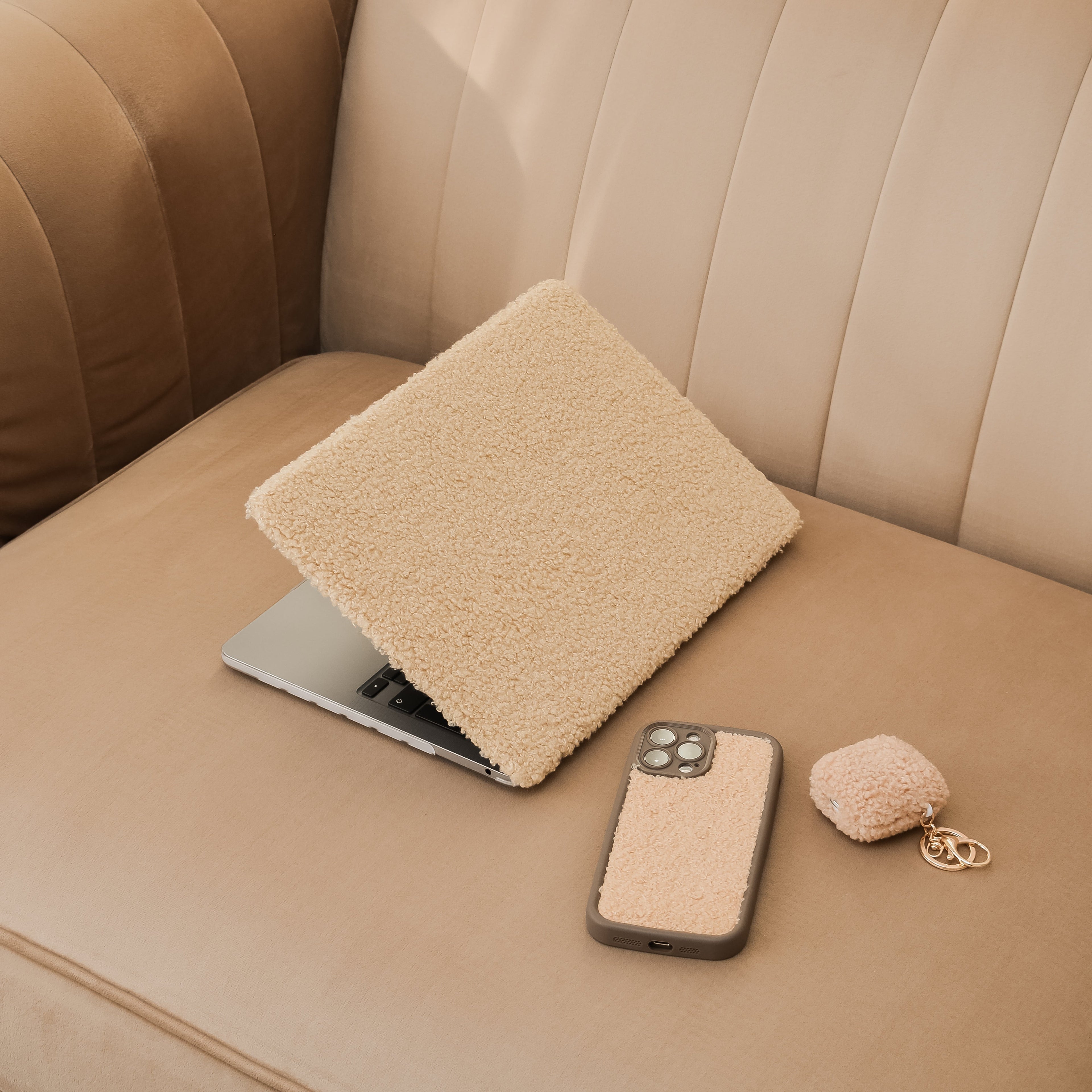 Teddy Airpods Case - Nude