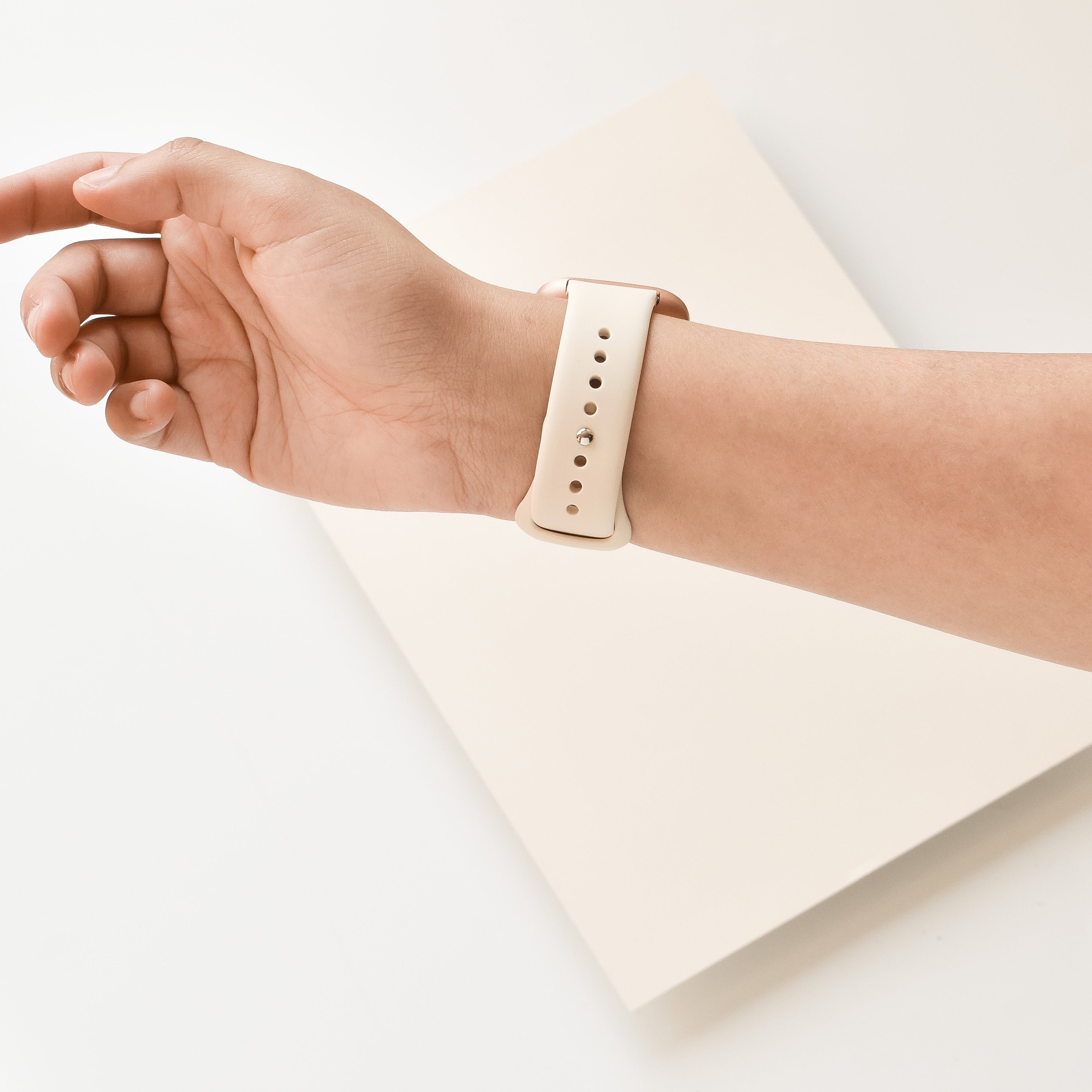 NAKD Fitbit Kayışı - Badem Beyazı