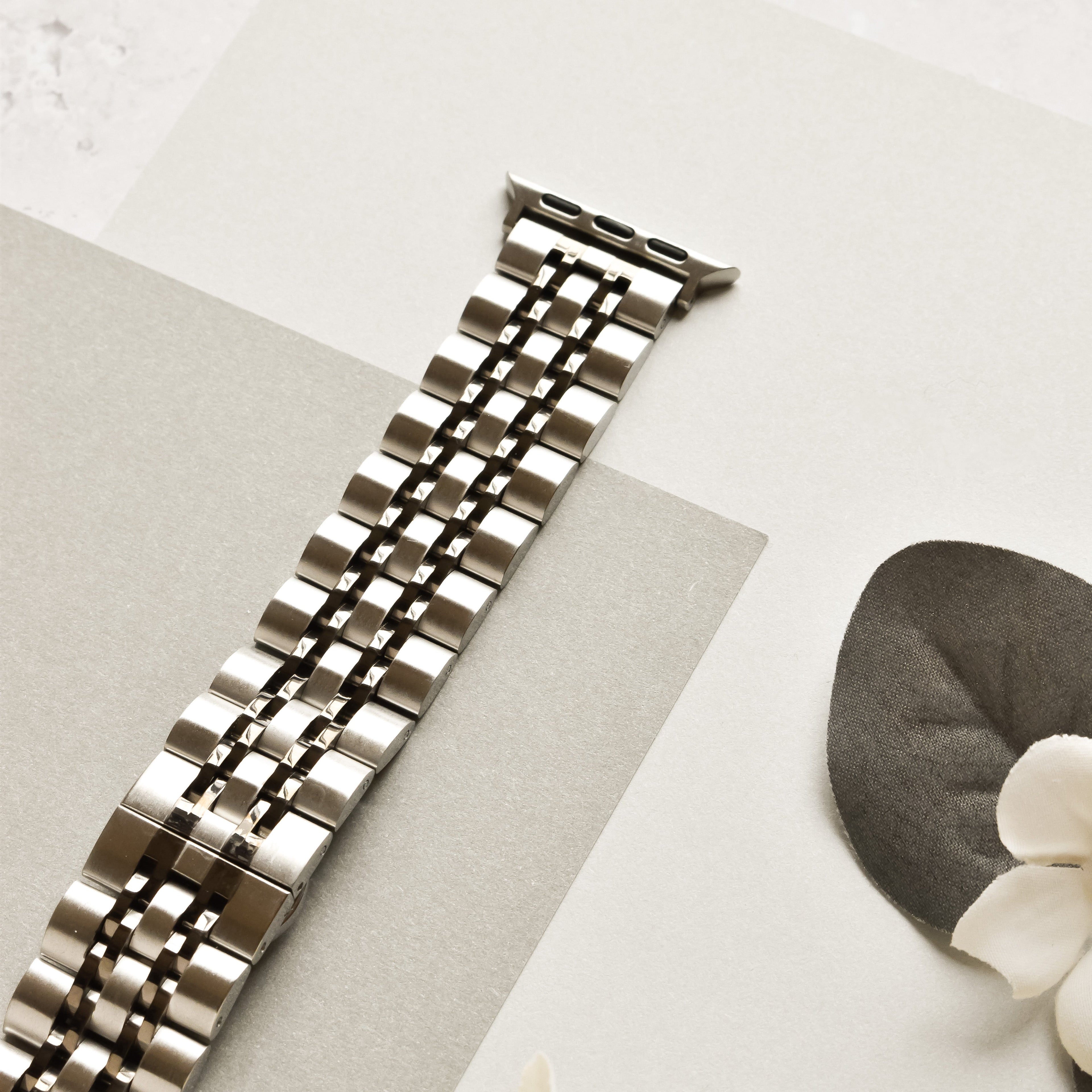 Stainless Steel Apple Watch Strap - Black & Silver