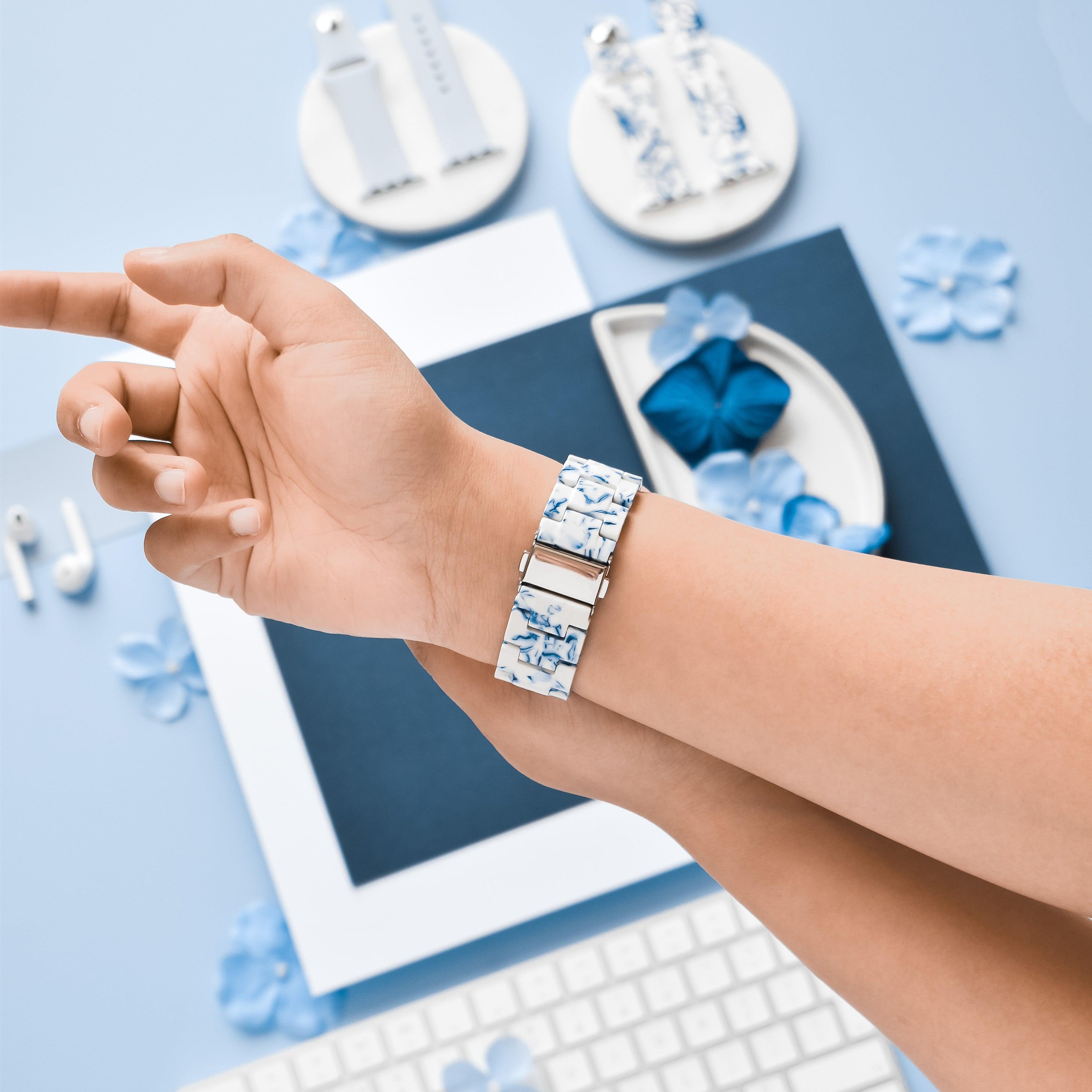 Lüks Mavi ve Beyaz Apple Watch Kayışı