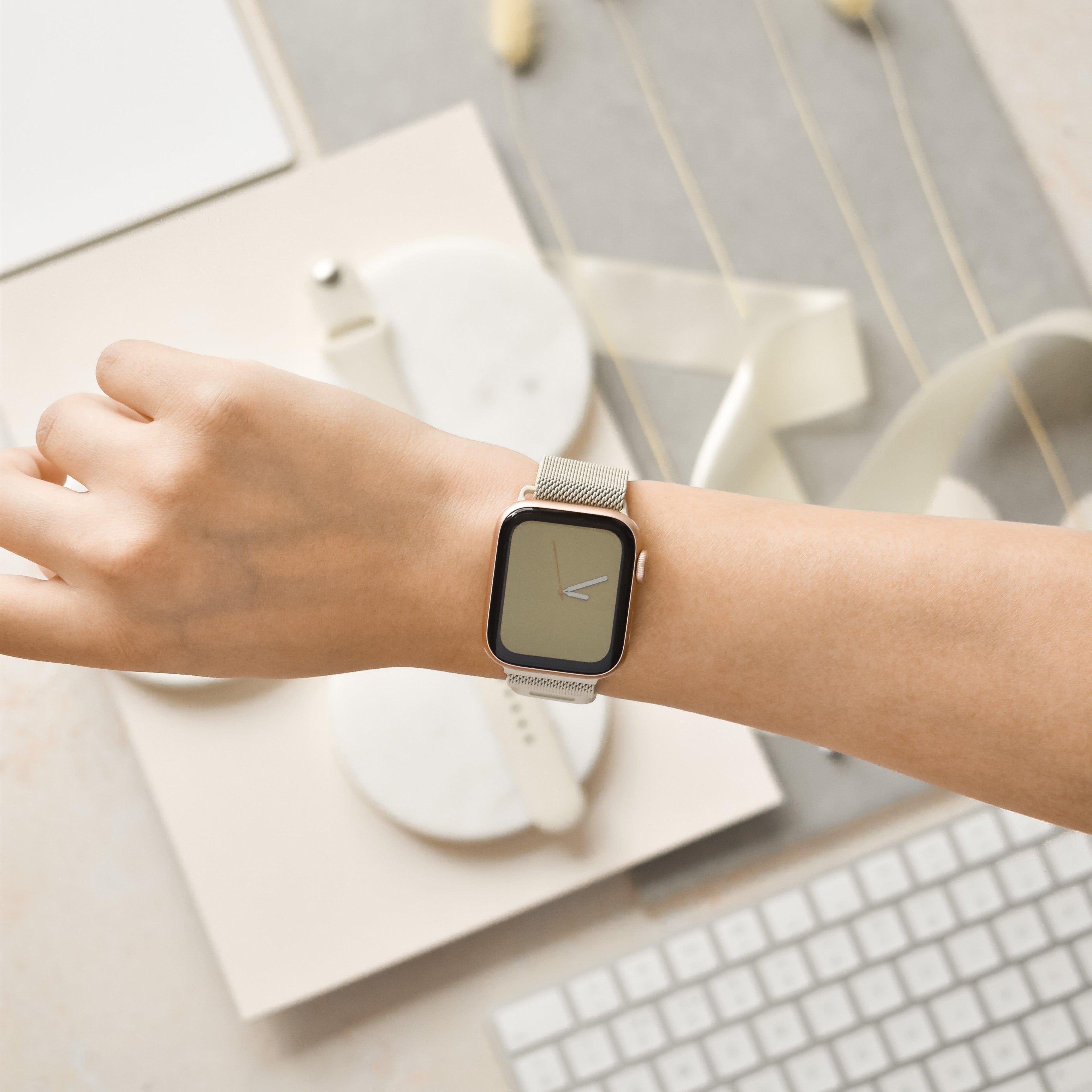 Manyetik Zincirli Apple Watch Kayışı - Badem Beyazı