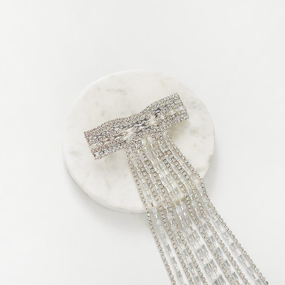 Elmas Taşlı Fiyonklu Püsküllü Saç Tokası - Gümüş