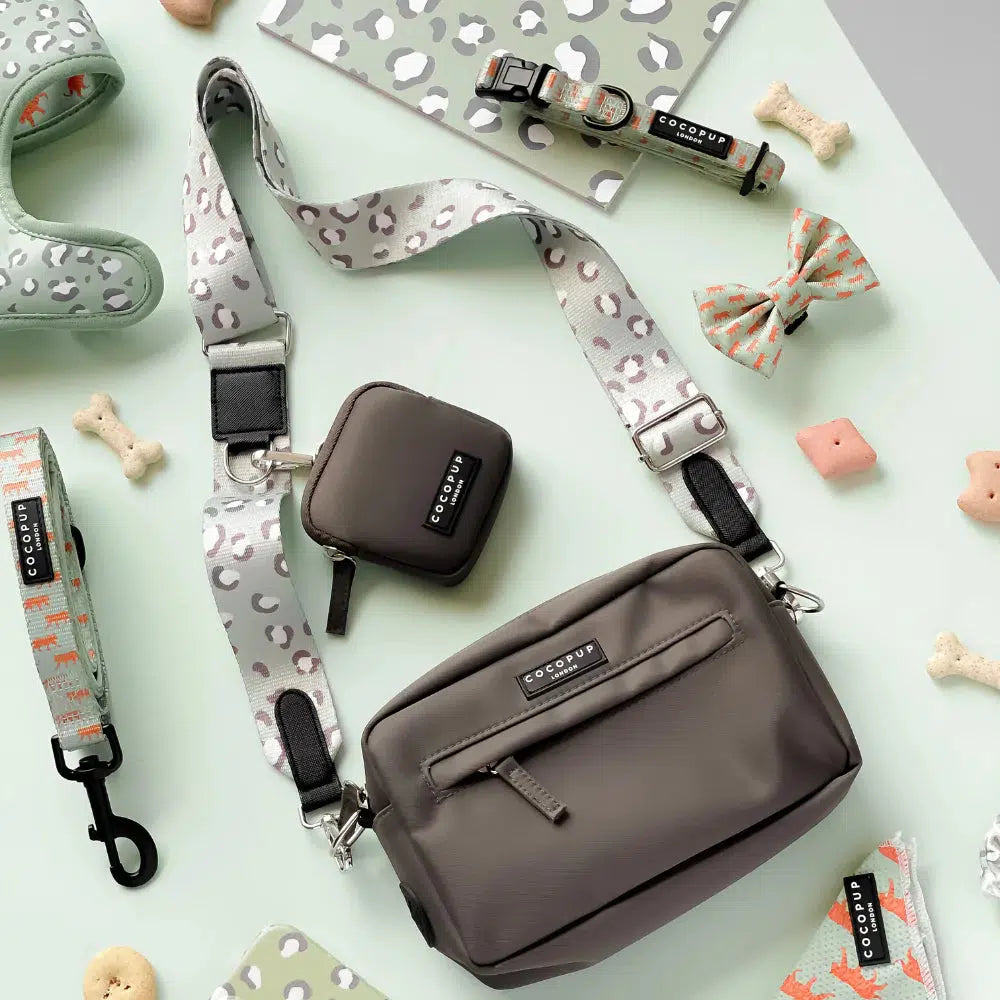 Köpek Gezdirme Çantası Seti - Adaçayı Leopar Desenli