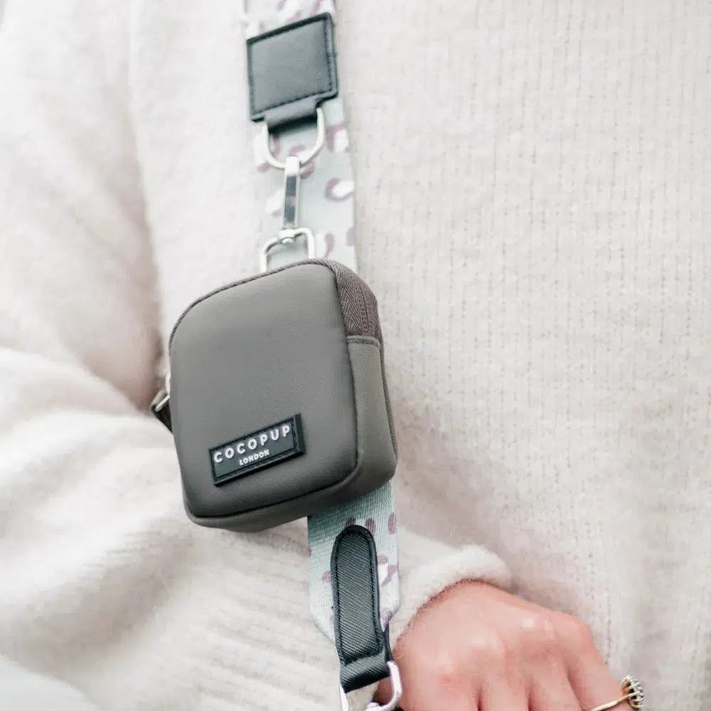 Köpek Gezdirme Çantası Seti - Adaçayı Leopar Desenli