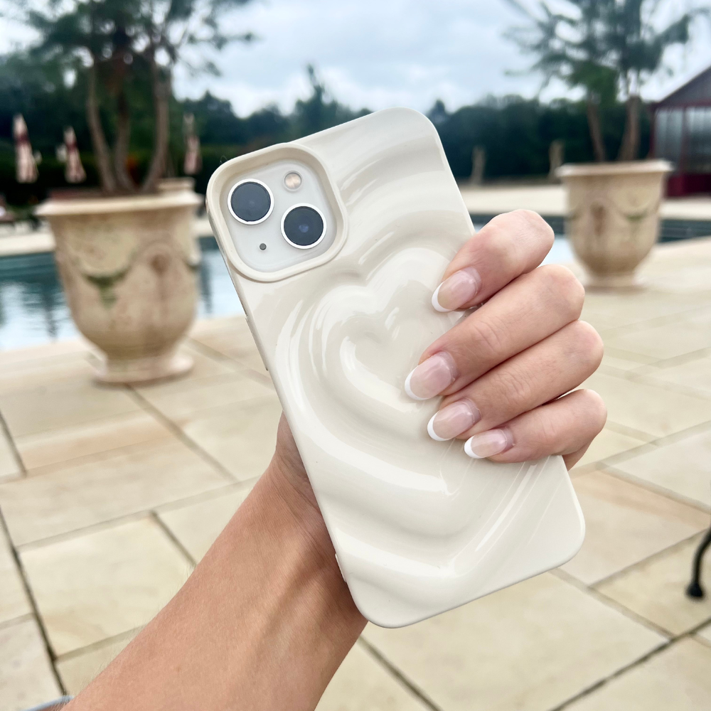 Eriyen Kalp Şeklinde Telefon Kılıfı - Hindistan Cevizi Kreması