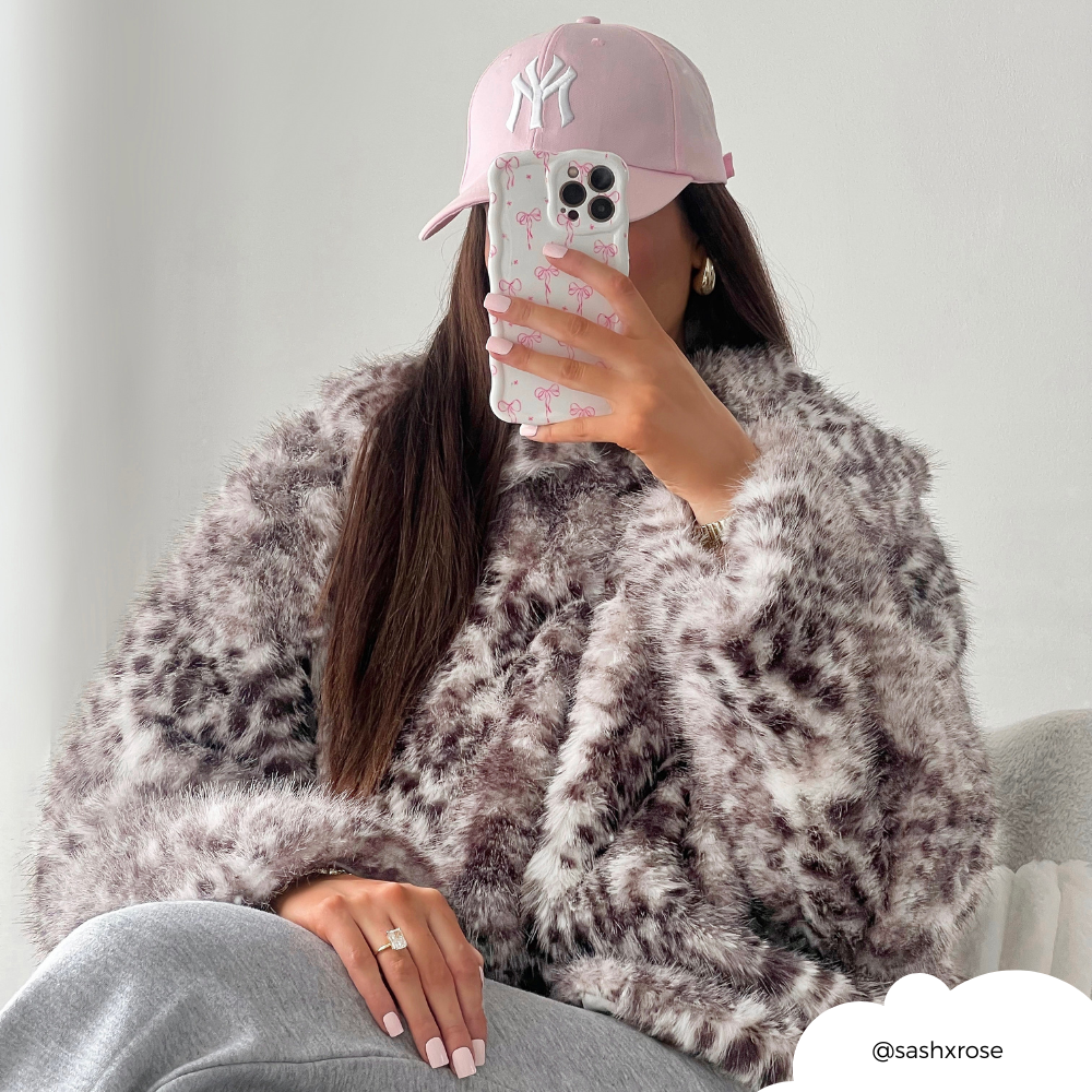 Dalgalı Telefon Kılıfı - Zarif Fiyonklar