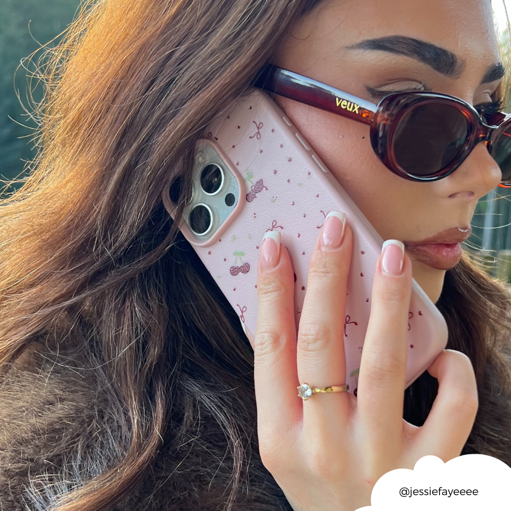 Küçük Kurdeleler ve Kirazlar Desenli Telefon Kılıfı - Pembe