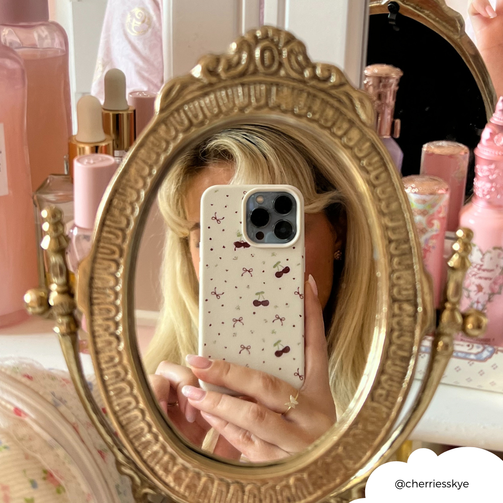 Şirin Kurdeleler ve Kirazlar Desenli Telefon Kılıfı - Yumuşak Beyaz