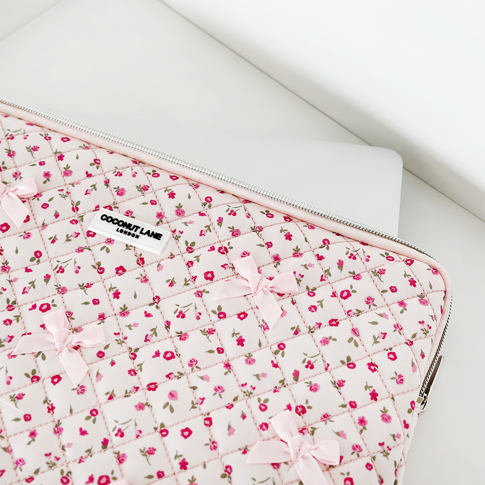 Pembe suluboya çiçek desenli kapitone dizüstü bilgisayar kılıfı