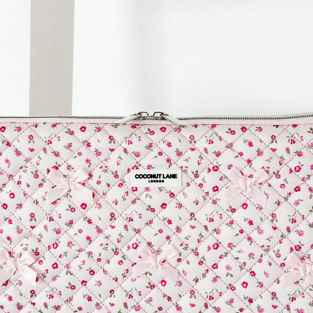 Pembe suluboya çiçek desenli kapitone dizüstü bilgisayar kılıfı