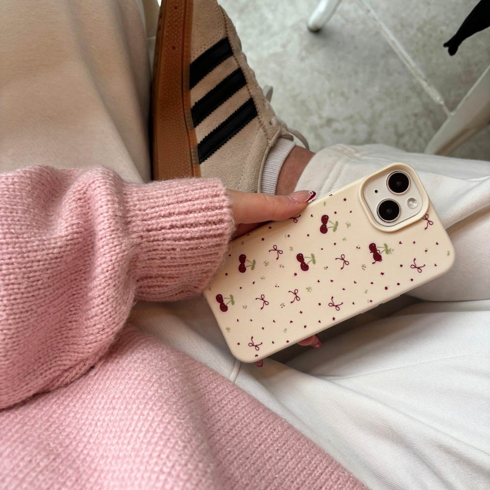 Şirin Kurdeleler ve Kirazlar Desenli Telefon Kılıfı - Yumuşak Beyaz
